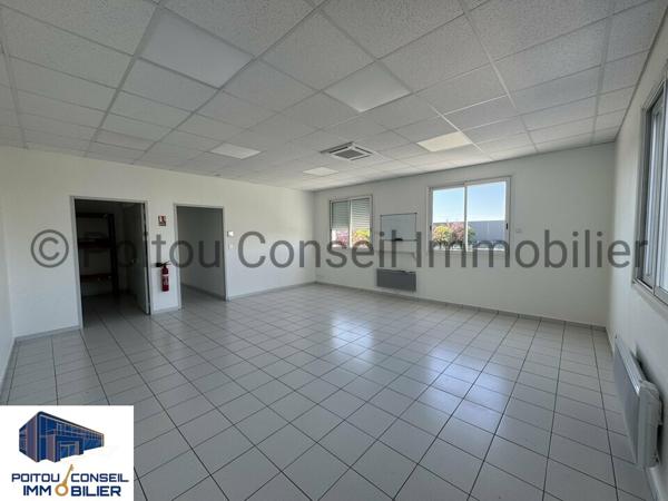 RARE BELLE HAUTEUR DE STOCKAGE ENTREPOT 1700 M2 ZONE MENDES FRANCE NIORT