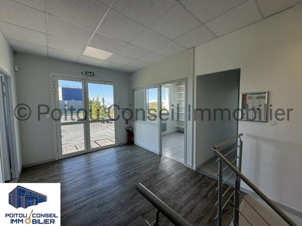 RARE BELLE HAUTEUR DE STOCKAGE ENTREPOT 1700 M2 ZONE MENDES FRANCE NIORT
