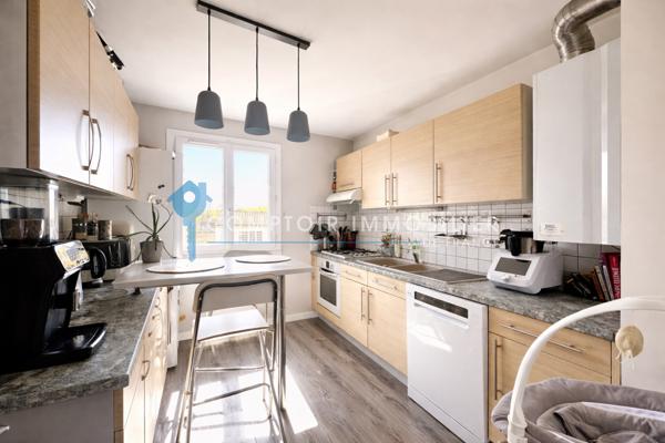 Appartement
                                                                                                                                                                                                                                                                                                                        4 pièce(s)                                                                                                                                                                                                          3 chambre(s)                                                                                                                                                                                                          72  m²
