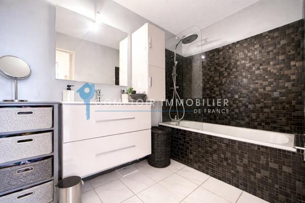 Appartement
                                                                                                                                                                                                                                                                                                                        4 pièce(s)                                                                                                                                                                                                          3 chambre(s)                                                                                                                                                                                                          72  m²