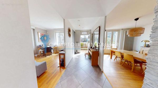 Maison
                                                                                                                                                                                                                                                                                                                        6 pièce(s)                                                                                                                                                                                                          5 chambre(s)                                                                                                                                                                                                          160  m²