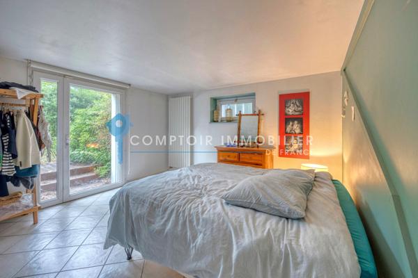 Maison
                                                                                                                                                                                                                                                                                                                        6 pièce(s)                                                                                                                                                                                                          5 chambre(s)                                                                                                                                                                                                          160  m²