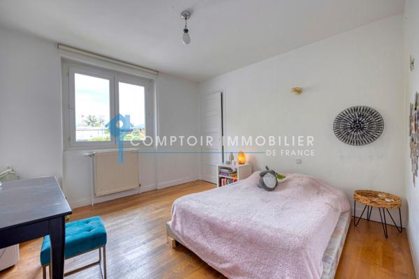 Maison
                                                                                                                                                                                                                                                                                                                        6 pièce(s)                                                                                                                                                                                                          5 chambre(s)                                                                                                                                                                                                          160  m²