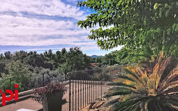 Maison à vendre    5 pièces •  La Cadière-d'Azur