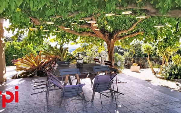 Maison à vendre    5 pièces •  La Cadière-d'Azur