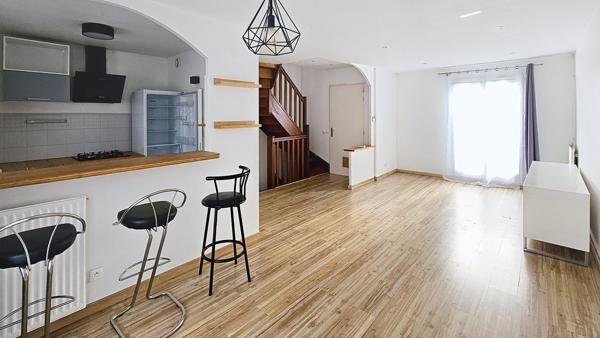 Maison avec garage et jardin