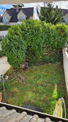 Maison avec garage et jardin