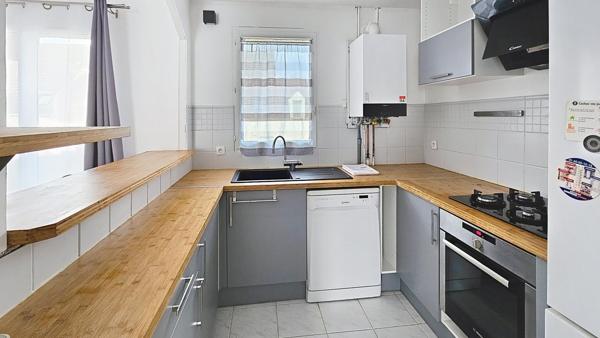 Maison avec garage et jardin