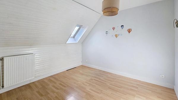 Maison avec garage et jardin