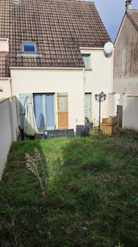 Maison avec garage et jardin