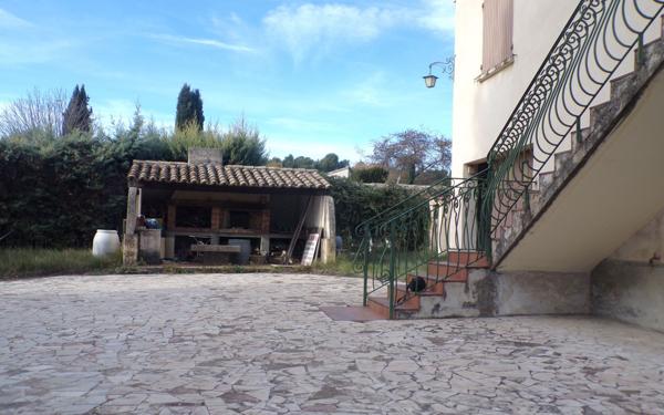 Maison à vendre    4 pièces •  La Tour-d'Aigues