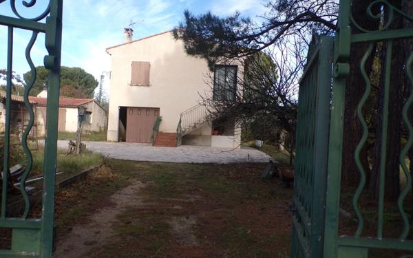 Maison à vendre    4 pièces •  La Tour-d'Aigues