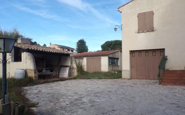 Maison à vendre    4 pièces •  La Tour-d'Aigues