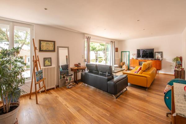 Maison vue mer avec jardin