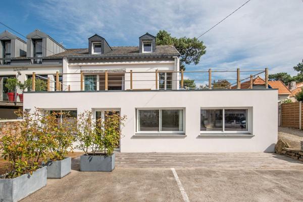 Maison vue mer avec jardin