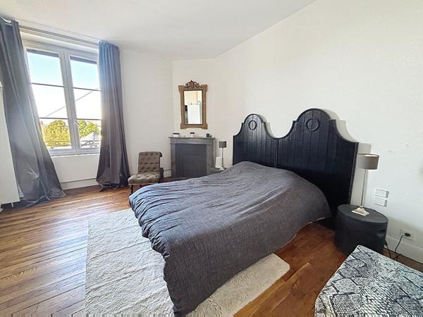 MAGNIFIQUE APPARTEMENT  T4 de 118 M2 - Charme de l'ancien et luminosité - Quartier Saint Sernin- BRIVE - 3 CHAMBRES