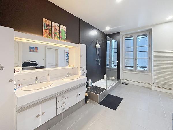 MAGNIFIQUE APPARTEMENT  T4 de 118 M2 - Charme de l'ancien et luminosité - Quartier Saint Sernin- BRIVE - 3 CHAMBRES