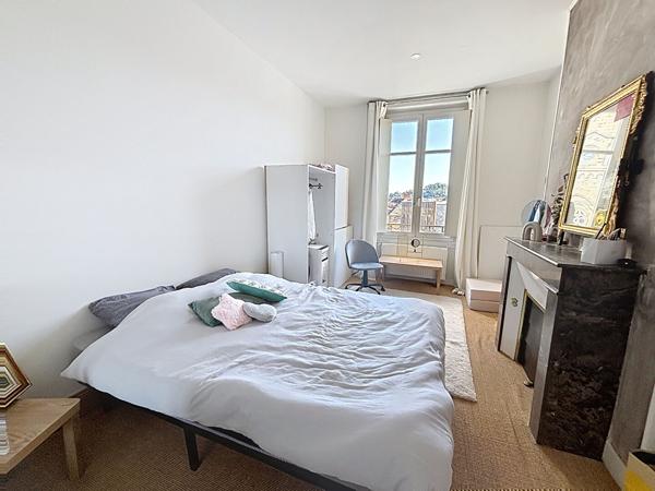MAGNIFIQUE APPARTEMENT  T4 de 118 M2 - Charme de l'ancien et luminosité - Quartier Saint Sernin- BRIVE - 3 CHAMBRES