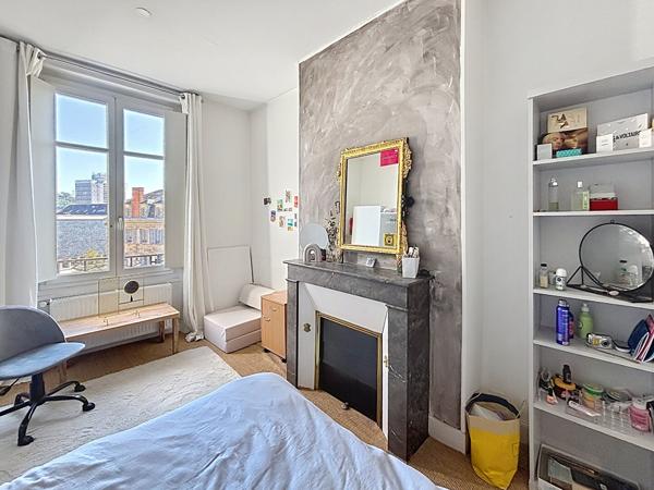 MAGNIFIQUE APPARTEMENT  T4 de 118 M2 - Charme de l'ancien et luminosité - Quartier Saint Sernin- BRIVE - 3 CHAMBRES