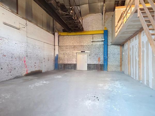 Vente                                                      Local industriel
                        
                     3 pièces                      199 m2                     à Aulnois-sous-Laon
