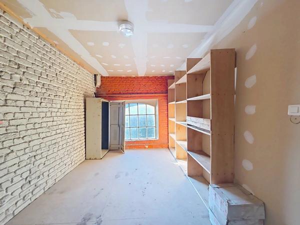 Vente                                                      Local industriel
                        
                     3 pièces                      199 m2                     à Aulnois-sous-Laon