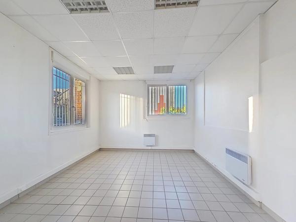 Vente                                                      Local industriel
                        
                     3 pièces                      199 m2                     à Aulnois-sous-Laon