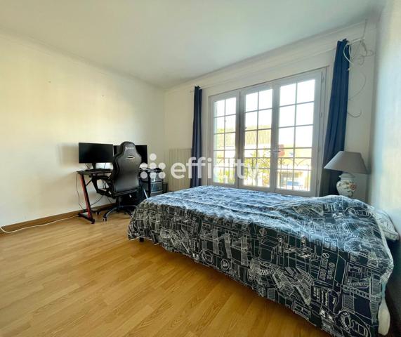 Maison
         7 pièces
        - 138 m² Exclusivité 468 000 € *