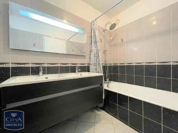 Appartement à louer 3 pièces 68.39m² Mâcon (71000)