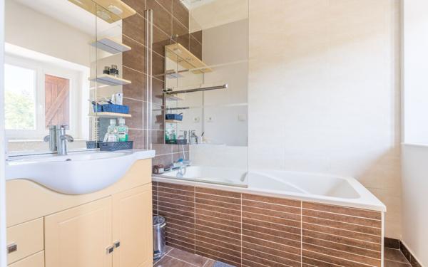 Appartement à vendre    5 pièces • 123 m2 Sain-Bel