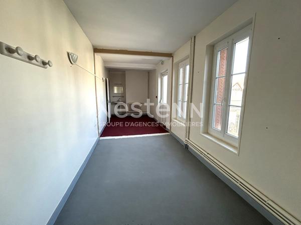 Ensemble immobilier à usage commercial en plein centre de Chabris (Indre 36)