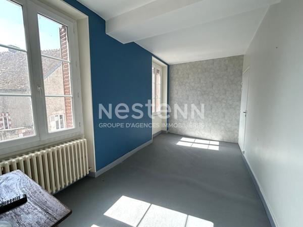 Ensemble immobilier à usage commercial en plein centre de Chabris (Indre 36)