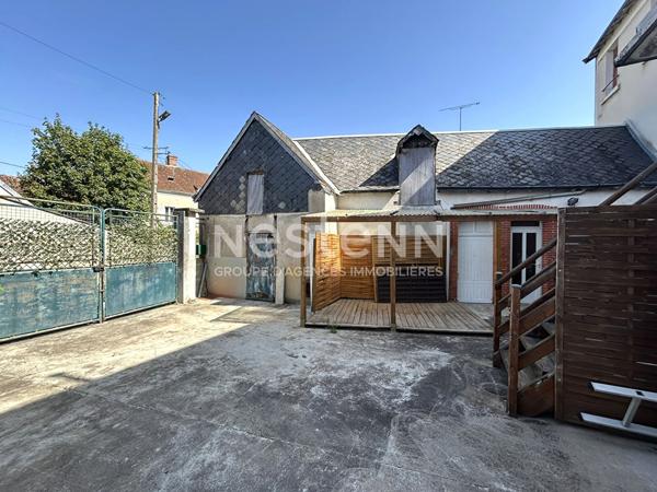 Ensemble immobilier à usage commercial en plein centre de Chabris (Indre 36)