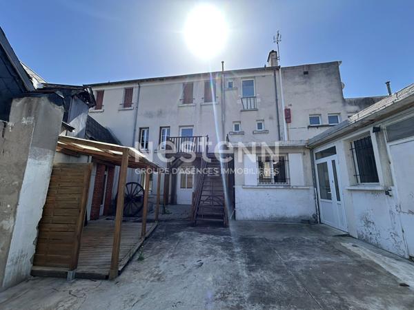 Ensemble immobilier à usage commercial en plein centre de Chabris (Indre 36)