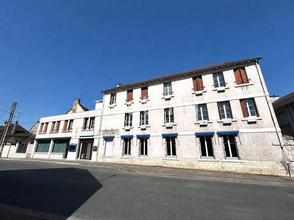 Ensemble immobilier à usage commercial en plein centre de Chabris (Indre 36)