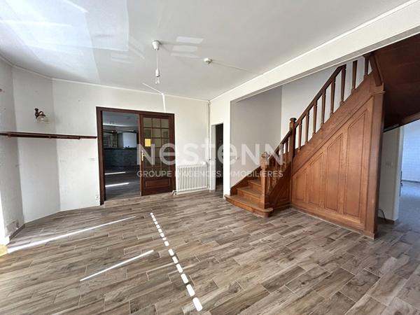 Ensemble immobilier à usage commercial en plein centre de Chabris (Indre 36)