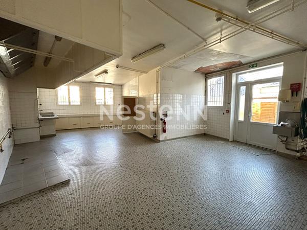 Ensemble immobilier à usage commercial en plein centre de Chabris (Indre 36)
