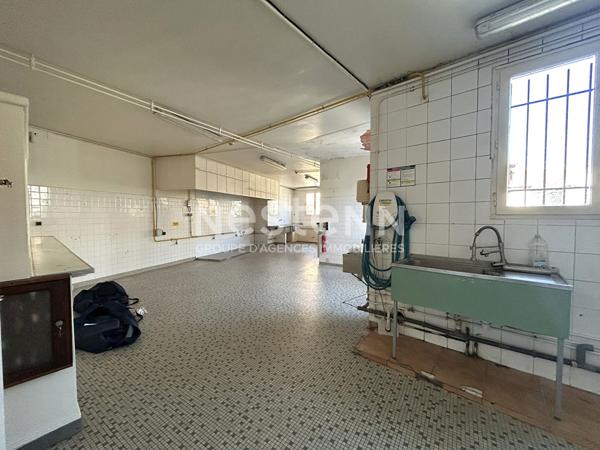 Ensemble immobilier à usage commercial en plein centre de Chabris (Indre 36)