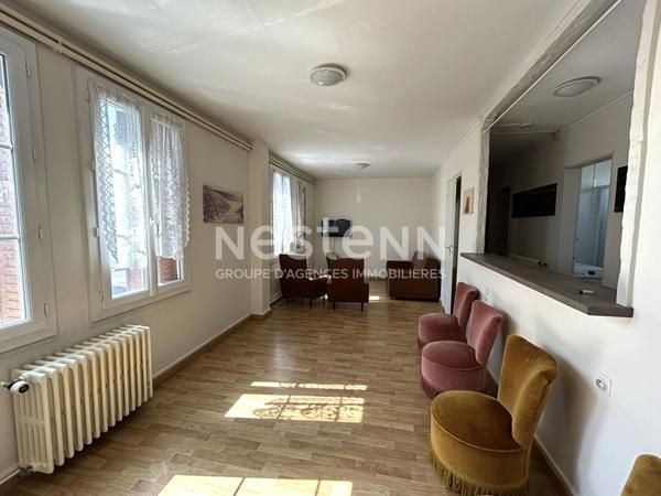 Ensemble immobilier à usage commercial en plein centre de Chabris (Indre 36)