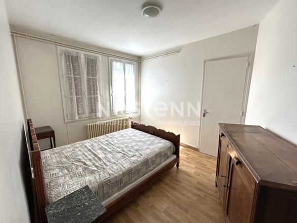Ensemble immobilier à usage commercial en plein centre de Chabris (Indre 36)
