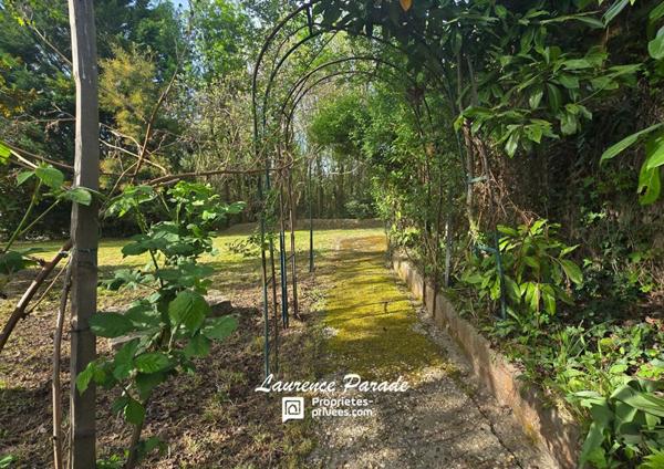 Maison  parc, avec garage, puits