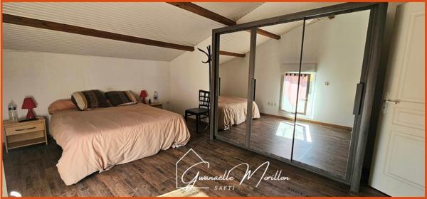 2 locaux commerciaux et 1 habitation.