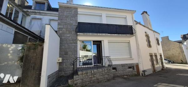IMMEUBLE - UN LOCAL COMMERCIAL - UN APPARTEMENT T4