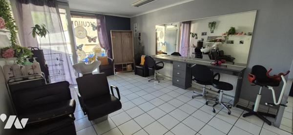IMMEUBLE - UN LOCAL COMMERCIAL - UN APPARTEMENT T4