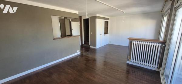 IMMEUBLE - UN LOCAL COMMERCIAL - UN APPARTEMENT T4