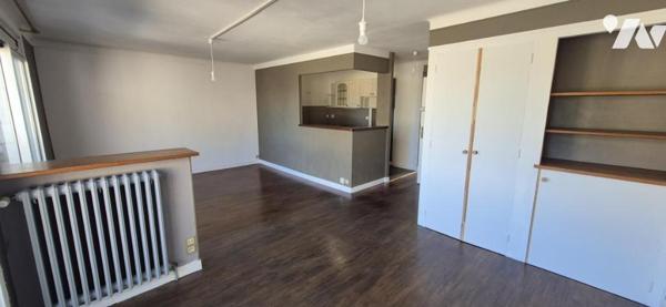 IMMEUBLE - UN LOCAL COMMERCIAL - UN APPARTEMENT T4