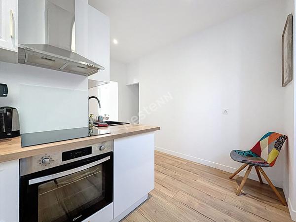 Maison de bourg entièrement rénovée d'environ 142 m2 avec un petit terrain d'environ 255 m2 sur la commune de SEGRE EN ANJOU BLEU