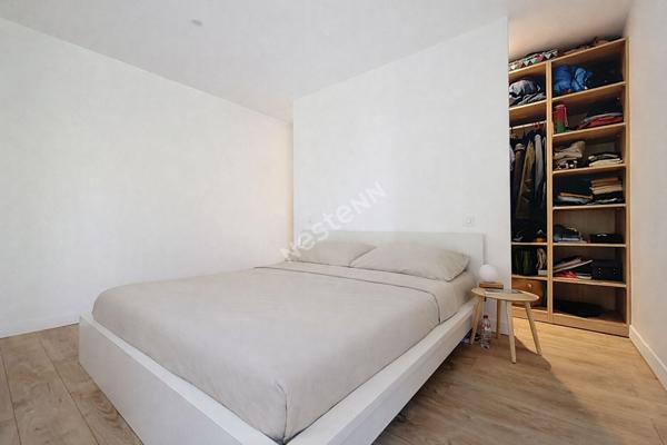 Maison de bourg entièrement rénovée d'environ 142 m2 avec un petit terrain d'environ 255 m2 sur la commune de SEGRE EN ANJOU BLEU