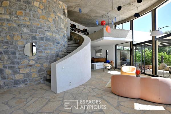 Villa d’architecte avec piscine et vue à 360°