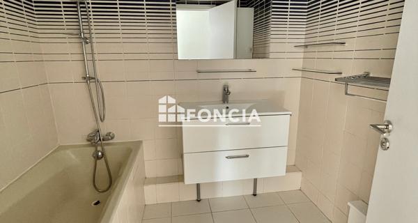 Location Appartement 4 pièces 85.66 m² - Paris 75016
