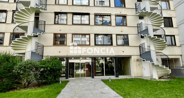 Location Appartement 4 pièces 85.66 m² - Paris 75016